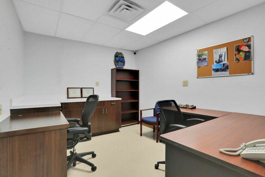 More Photos Of 1712-1736 University Blvd S, Jacksonville Medical For Sale