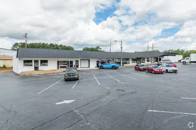 More Photos Of 1951-1955 Canton Rd, Marietta Warehouse For Lease