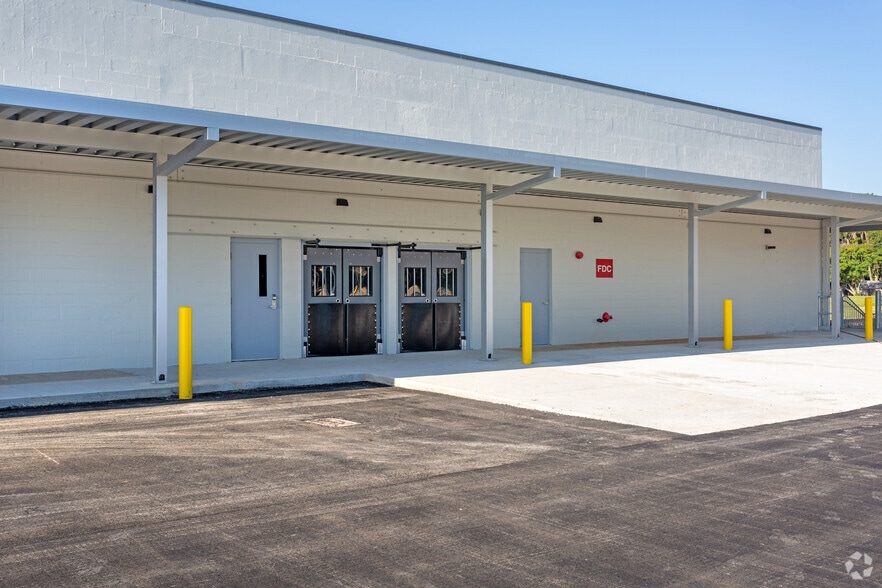 More Photos Of 1415 Ohio St, Live Oak General Retail For Lease