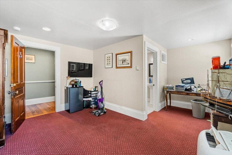 More Photos Of 315 Main St, Ferndale Hotel For Sale