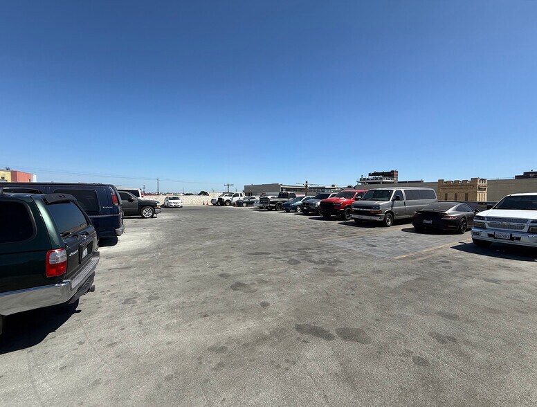 More Photos Of 921 Crocker St, Los Angeles Storefront Retail Office For Sale