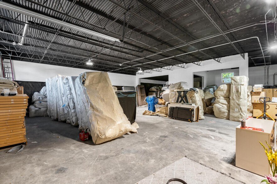 More Photos Of 1500 E Commercial Blvd, Fort Lauderdale Freestanding For Lease