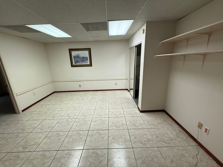 More Photos Of 6910 Bellaire Blvd, Houston Office Residential For Lease