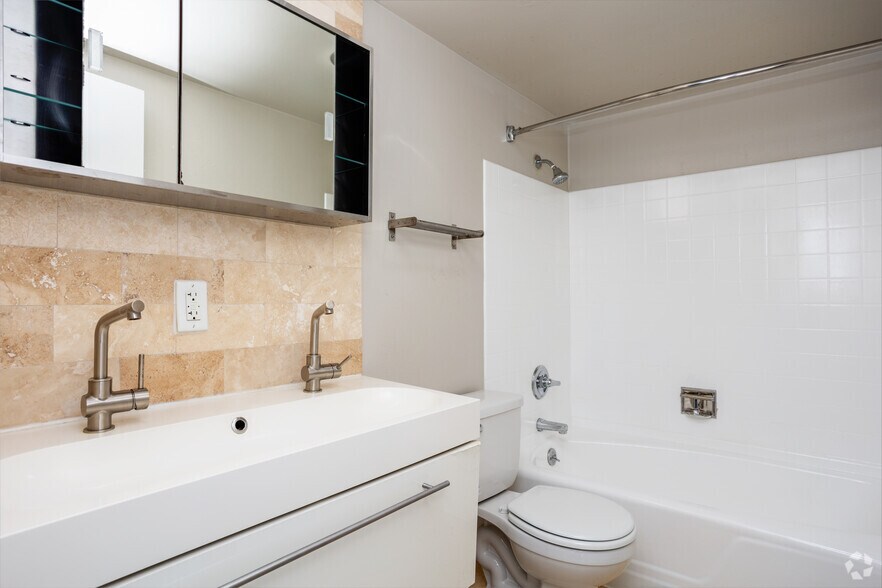 More Photos Of 2020 SW Salmon St, Portland Apartments For Sale