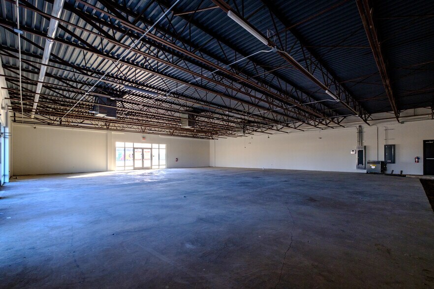 More Photos Of 2900 Walnut Hill Ln, Dallas Unknown For Lease