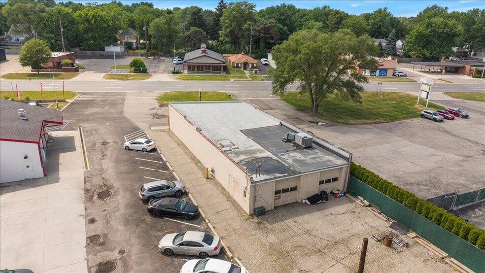 More Photos Of 1357 S Gratiot Ave, Clinton Township Showroom For Sale