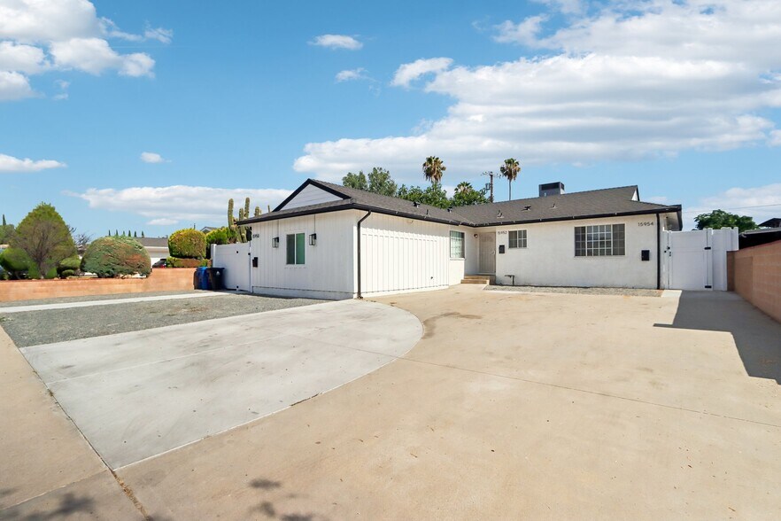 Primary Photo Of 15952 Simonds St, Granada Hills Apartments For Sale