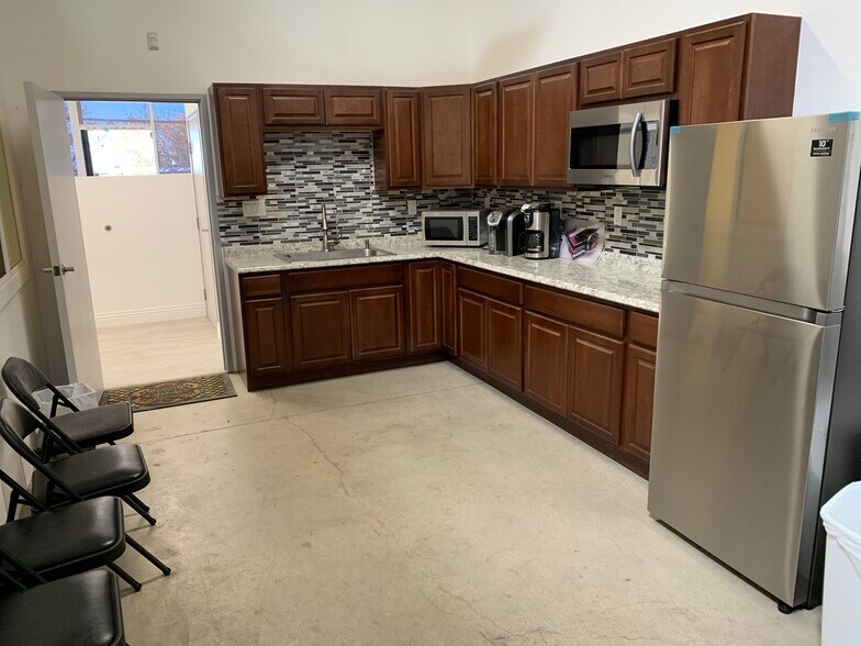 More Photos Of 12600 Westminster Ave, Garden Grove Warehouse For Sale