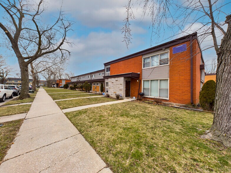 Primary Photo Of 1450 E 154th Pl, Dolton Apartments For Sale