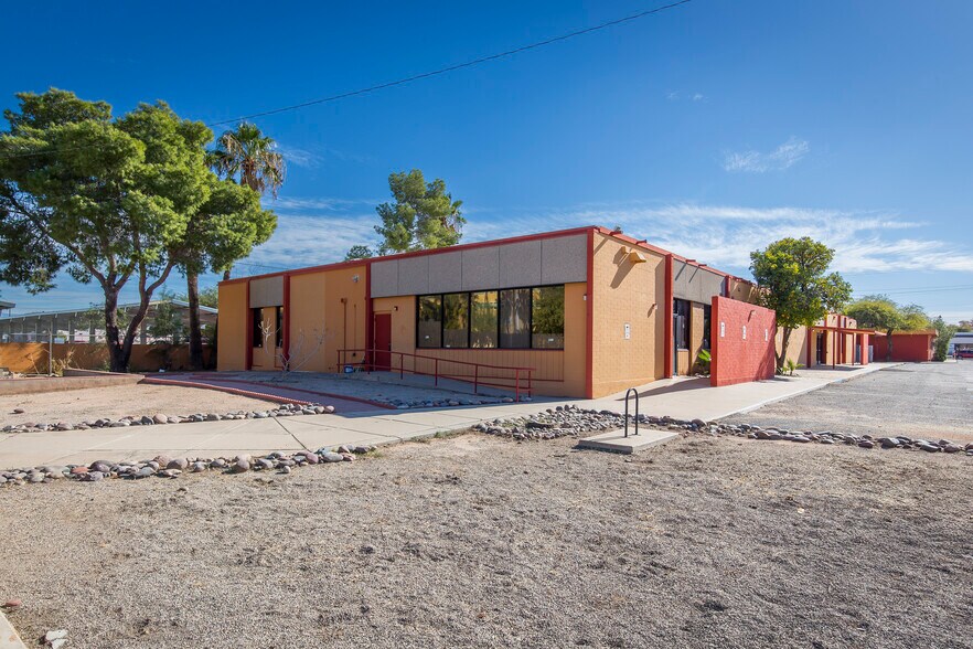 More Photos Of 3767 E Grant Rd, Tucson Office For Sale