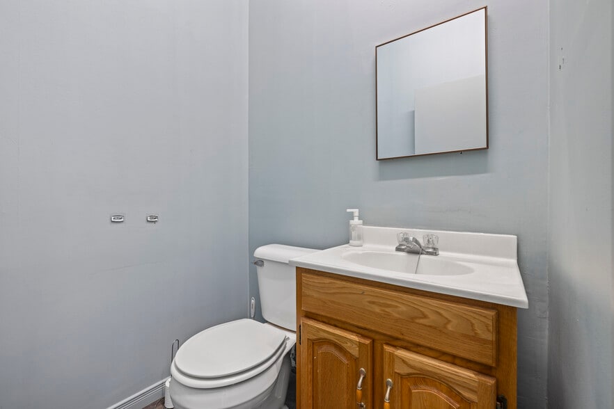 More Photos Of 47 Northumberland St, North Dumfries General Retail For Lease