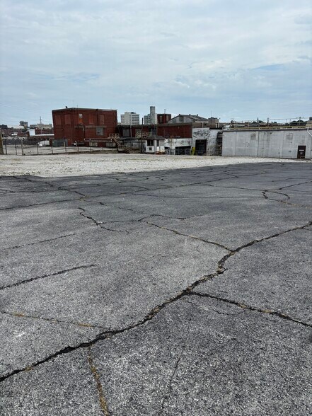 More Photos Of 501 N Main Ave, Springfield Warehouse For Lease