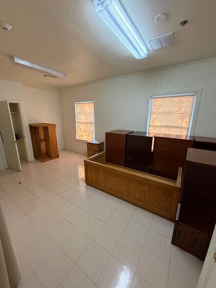 More Photos Of 7470 TX-154, Marshall Specialty For Sale