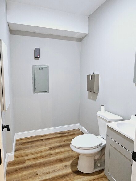 More Photos Of 10176 Baltimore National Pike, Ellicott City Office For Lease