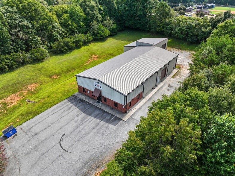 More Photos Of 215 Peddycord Park Ct, Kernersville Warehouse For Lease