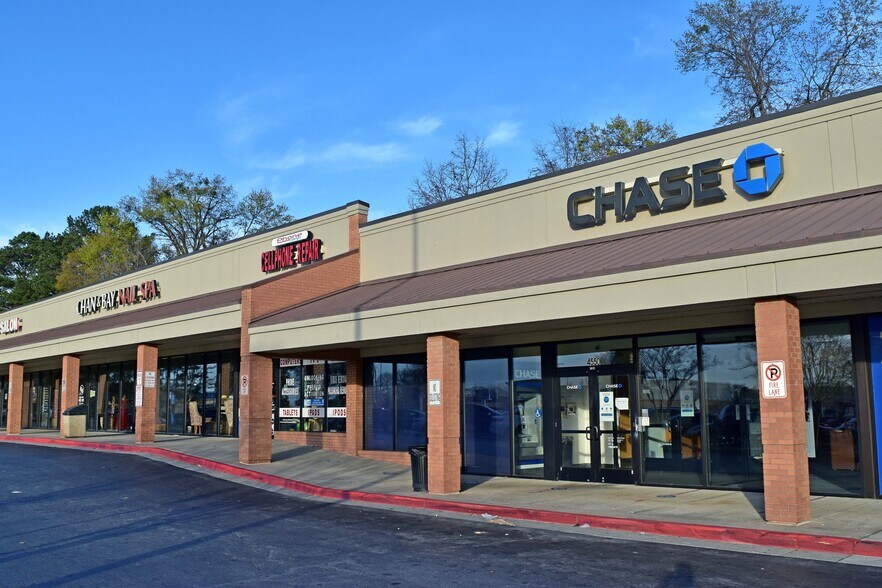 More Photos Of 4550 Jonesboro Rd, Union City Freestanding For Lease