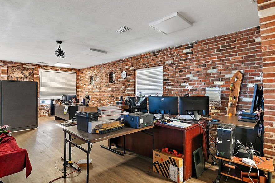 More Photos Of 5070 Elinor Rd, Jacksonville Office For Sale