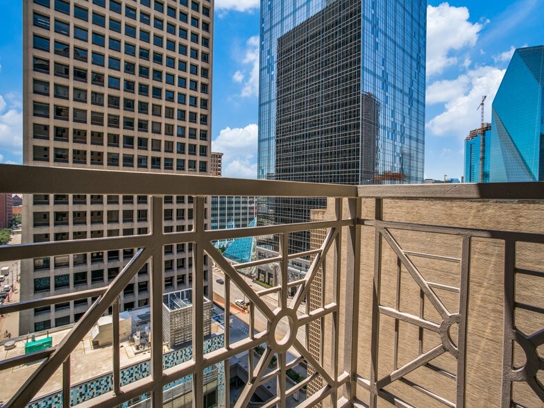 More Photos Of 1309 Main St, Dallas Multifamily For Sale