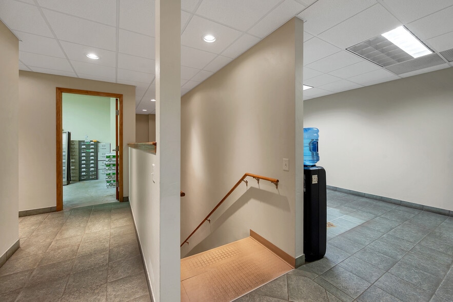 More Photos Of 1725 Suburban Dr, De Pere Manufacturing For Sale