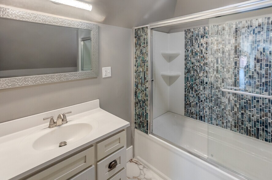 More Photos Of 205 S Illinois St, Belleville Office Residential For Sale