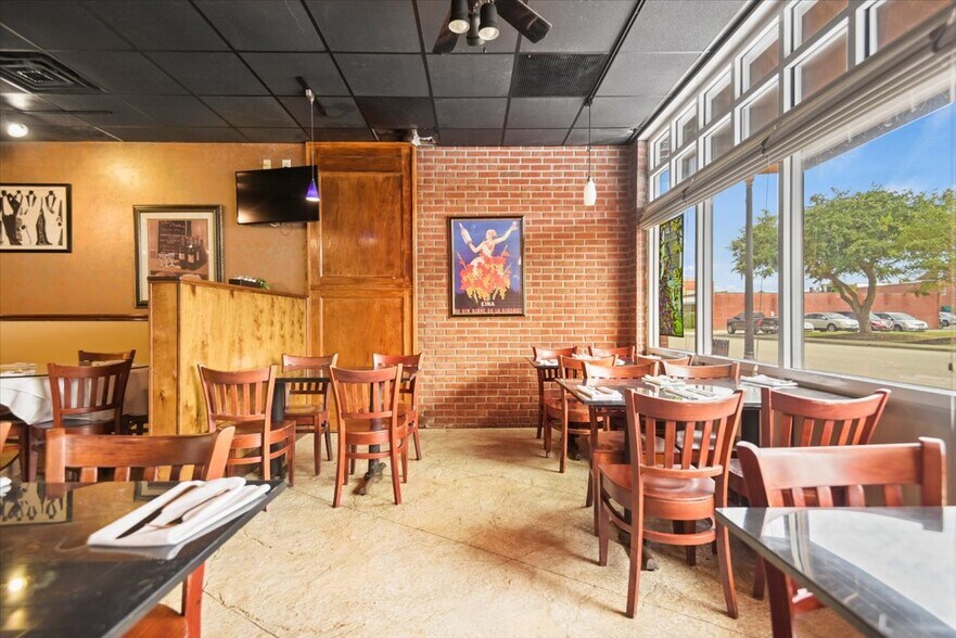 More Photos Of 201 Laurel St, Conway Restaurant For Sale