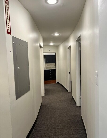 More Photos Of 18437 Saticoy St, Reseda Medical For Lease