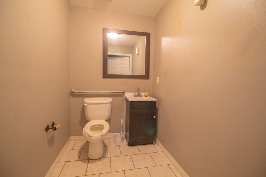 More Photos Of 17 Hickory St, Arcadia Storefront Retail Office For Sale