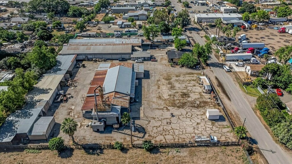 More Photos Of 708 N Pleasant Ave, Fresno Warehouse For Sale