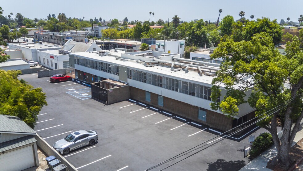 More Photos Of 1021 E Walnut St, Pasadena Medical For Lease