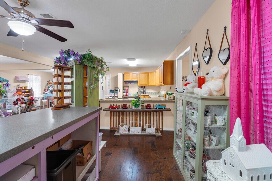 More Photos Of 5236 US-67 Hwy, Alvarado Freestanding For Sale