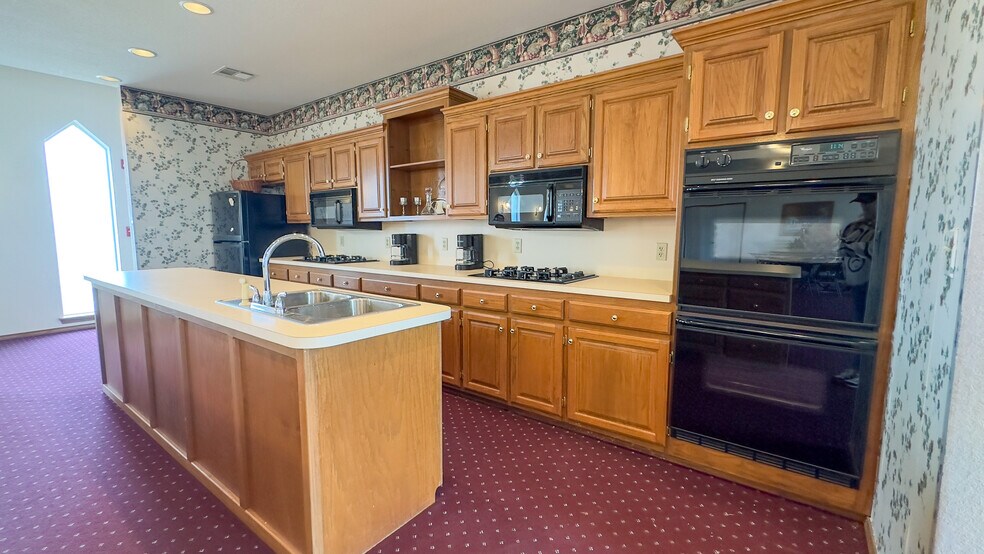 More Photos Of 907 N Oklahoma St, Tryon Religious Facility For Sale