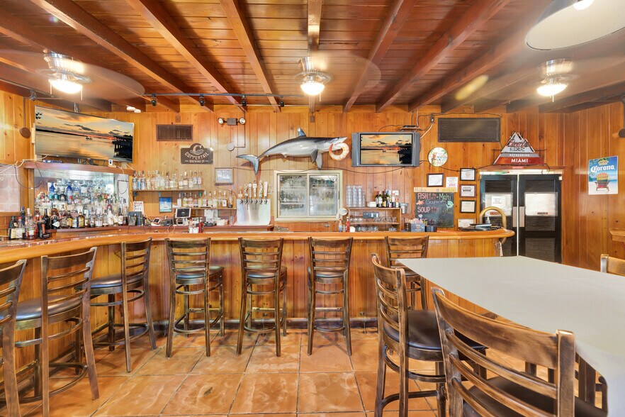 More Photos Of 81901 Overseas Hwy, Islamorada Restaurant For Sale