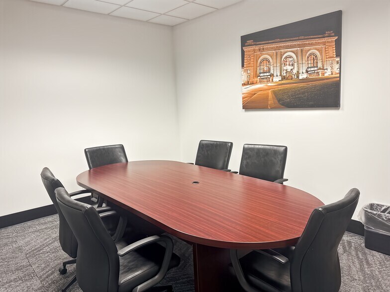 More Photos Of 435-455 Nichols Rd, Kansas City Coworking Space