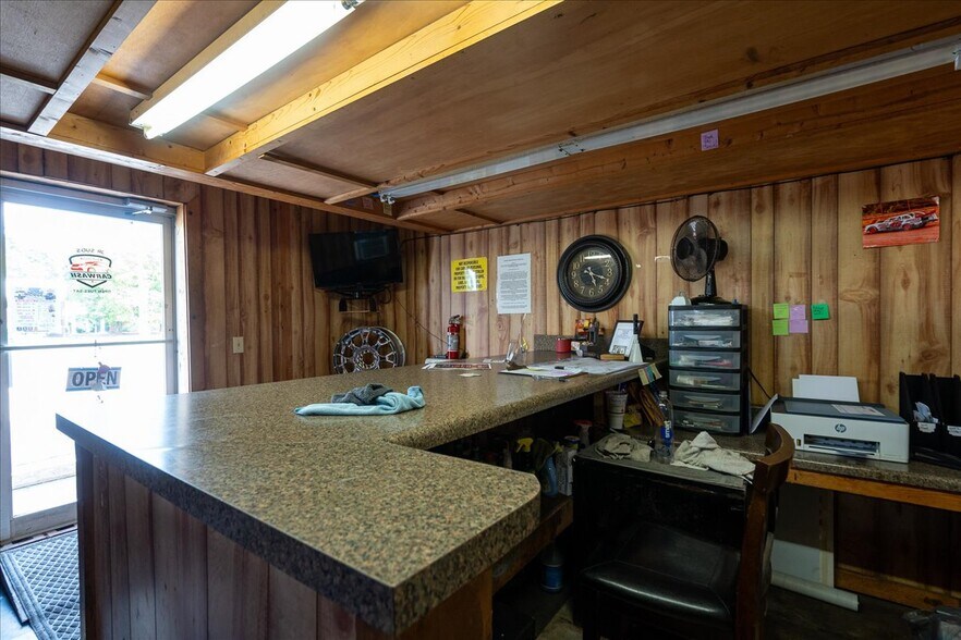 More Photos Of 317 General Daniel Ave N, Danielsville General Retail For Sale
