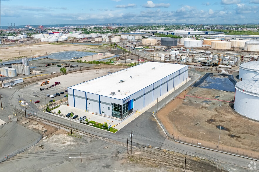 More Photos Of 7 Hook Rd, Bayonne Warehouse For Lease