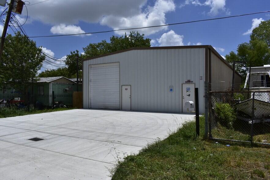 More Photos Of 1112 Kentucky Ave, South Houston Warehouse For Lease