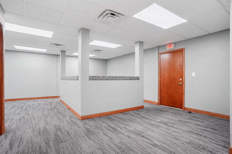 More Photos Of 1337 Commerce Dr, Stow Warehouse For Sale