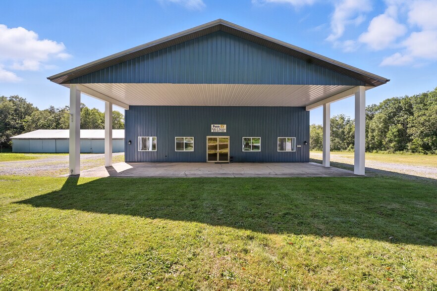 More Photos Of 4487 Sr 8, Titusville Showroom For Sale