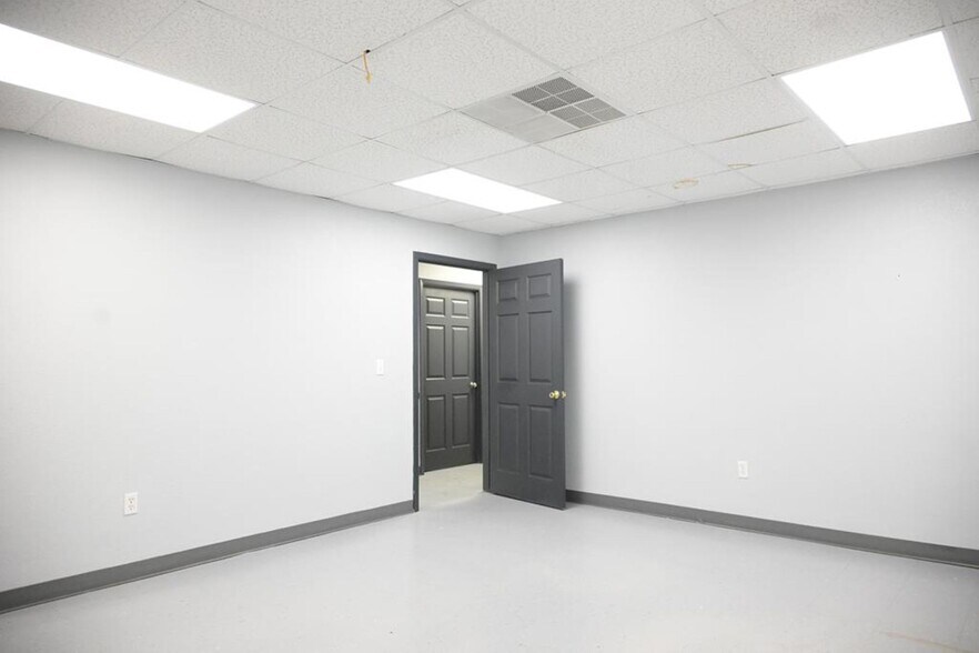 More Photos Of 3611 E State Highway 158, Midland Unknown For Lease