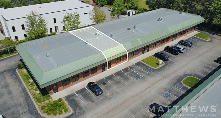 Primary Photo Of 123 SE Parkway Ct, Franklin Showroom For Lease