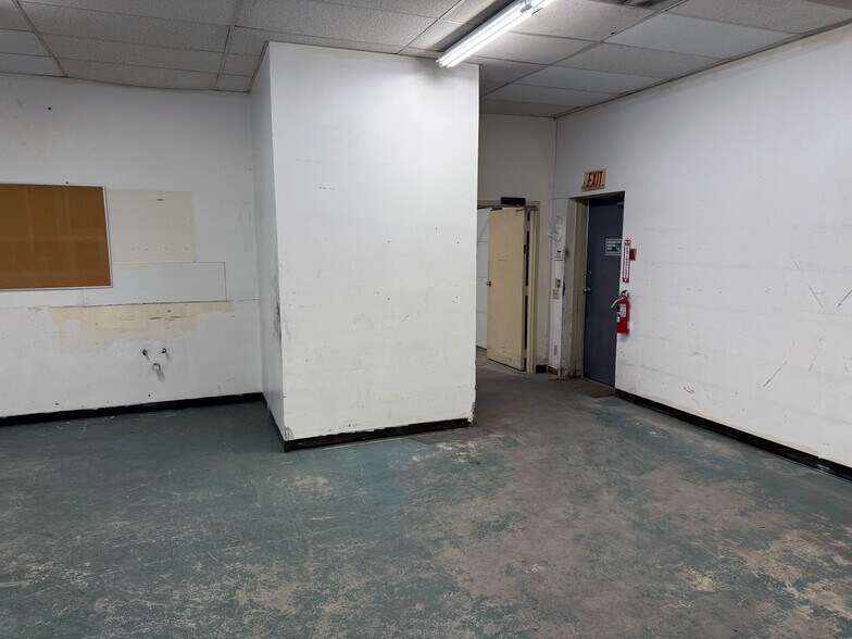 More Photos Of 10801 Blondo St, Omaha General Retail For Sale
