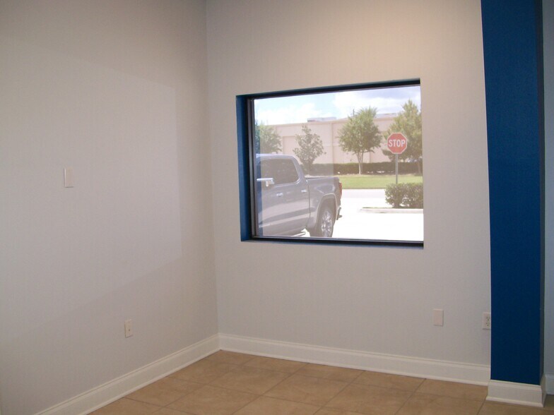 More Photos Of 311 Specialty Pt, Sanford Warehouse For Lease