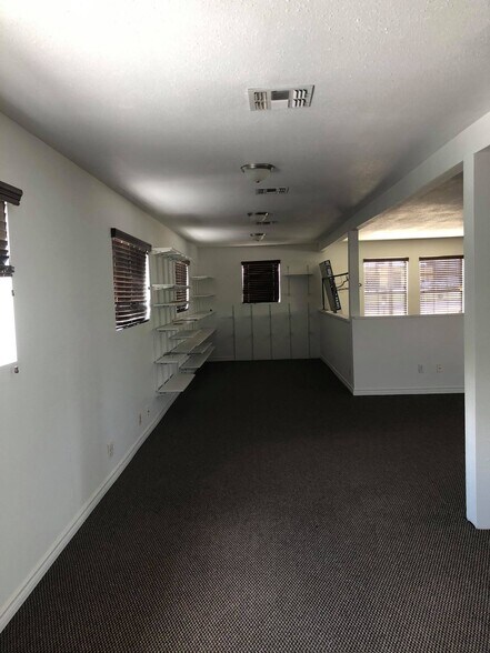 More Photos Of 12440 US Hwy 181 S, San Antonio Flex For Sale