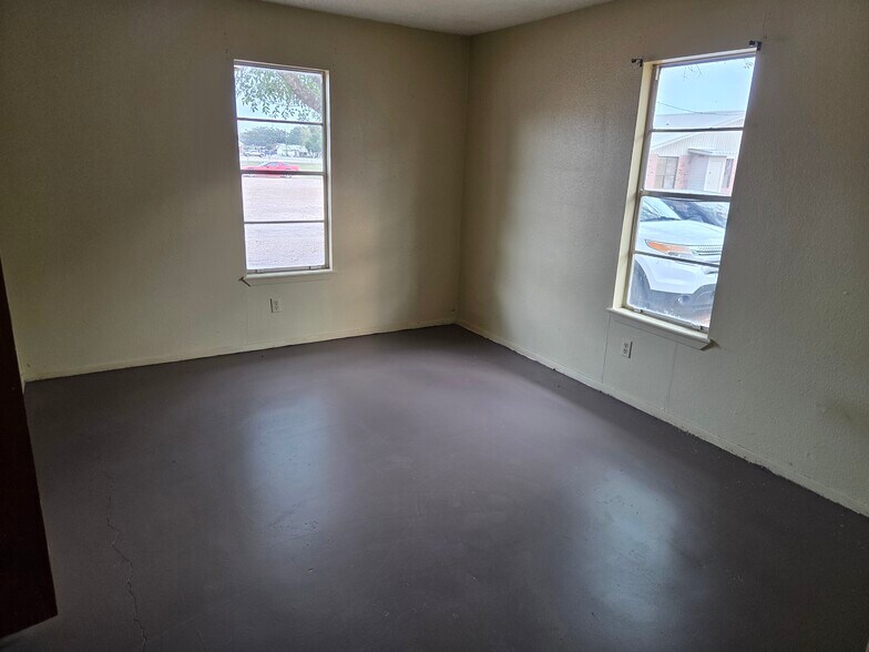 More Photos Of 657 W 4th St, Yorktown Apartments For Sale