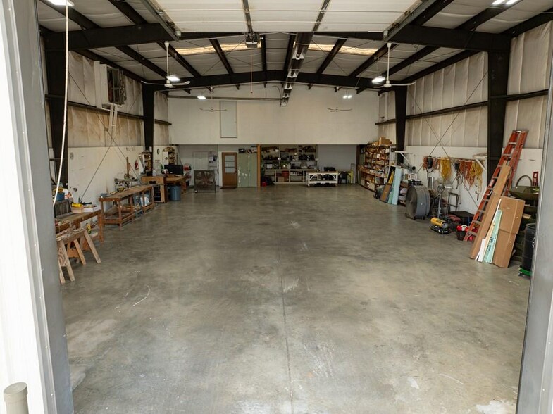 More Photos Of 471 Osborne St, Keysville Warehouse For Sale