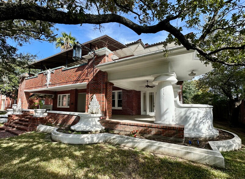 More Photos Of 4515 Yoakum Blvd, Houston Office For Sale