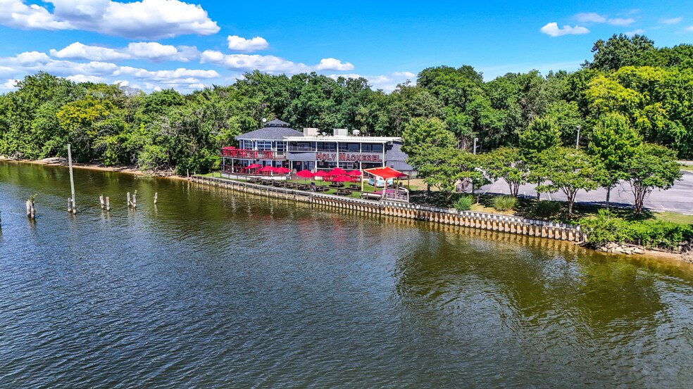 More Photos Of 700 Jordan Point Rd, Hopewell Restaurant For Sale