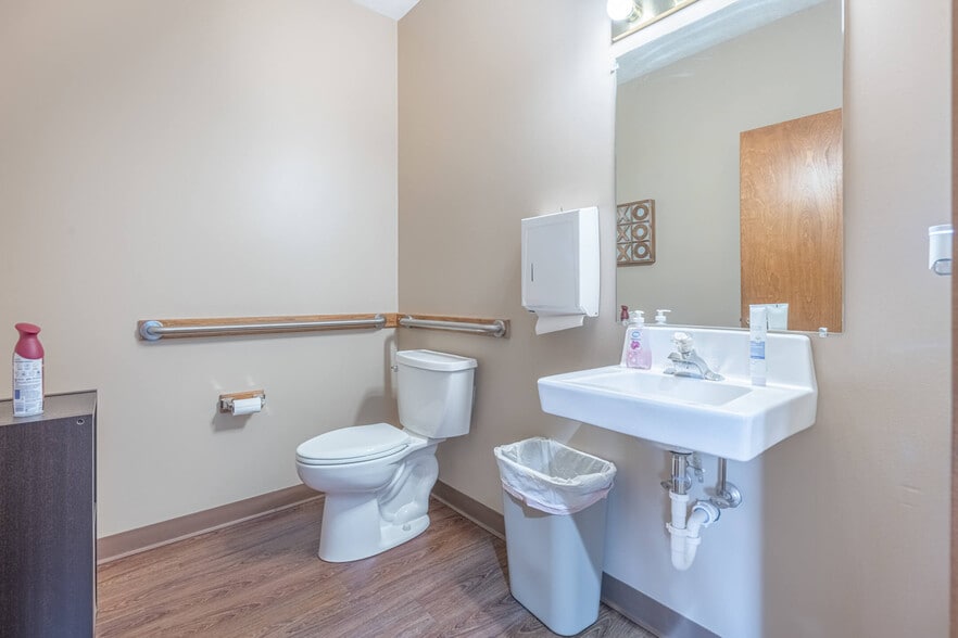 More Photos Of 7036 Corporate Way, Washington Township Office For Sale