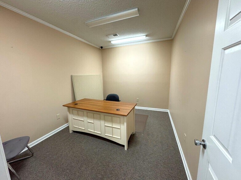 More Photos Of 1748 S Main St, Rocky Mount Office For Sale