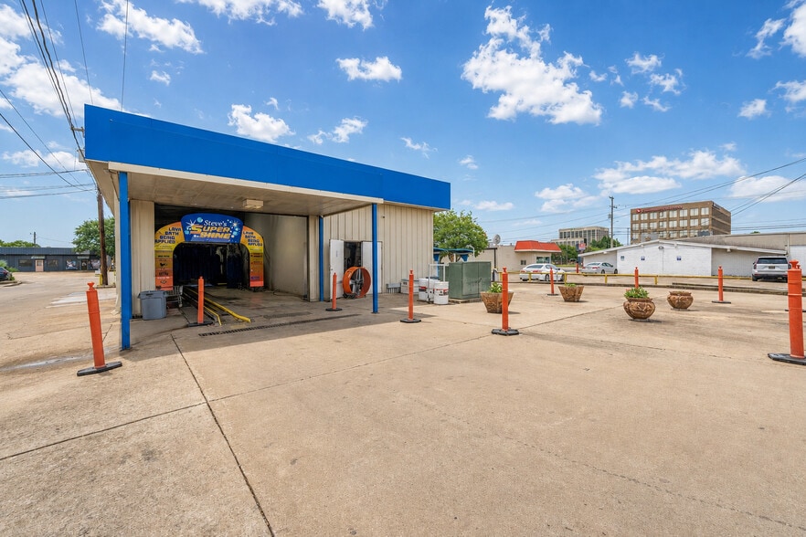 More Photos Of 1308 Windsor Pl, Alexandria Carwash For Sale